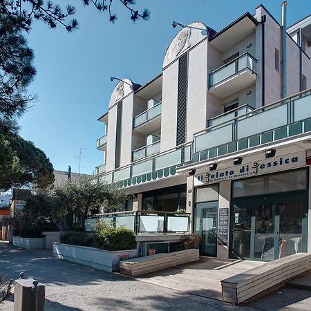 Hotel Zeus Чезенатико Экстерьер фото